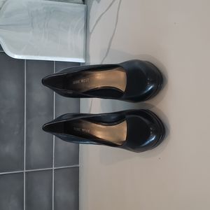 Nine west black pumps